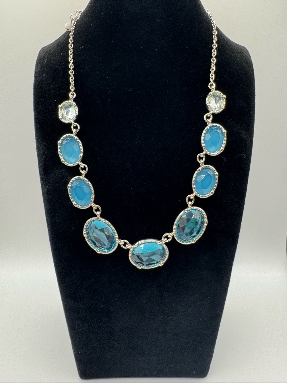 Avon SAQ Signed Blue Faceted Graduated Stone Statement Necklace